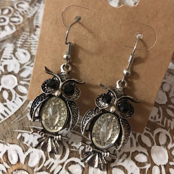 🆕NWT Silver Dangle Owl Cute Statement Earrings - Picture 4 of 7